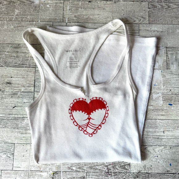 Retro, Ribbed, Racerback Heart Graphic Tank Top - Picture 4 of 13